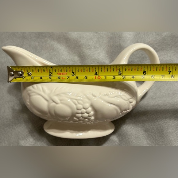 Nature Hand crafted Gravy boat. By Tabletops Unlimited - Picture 6 of 8